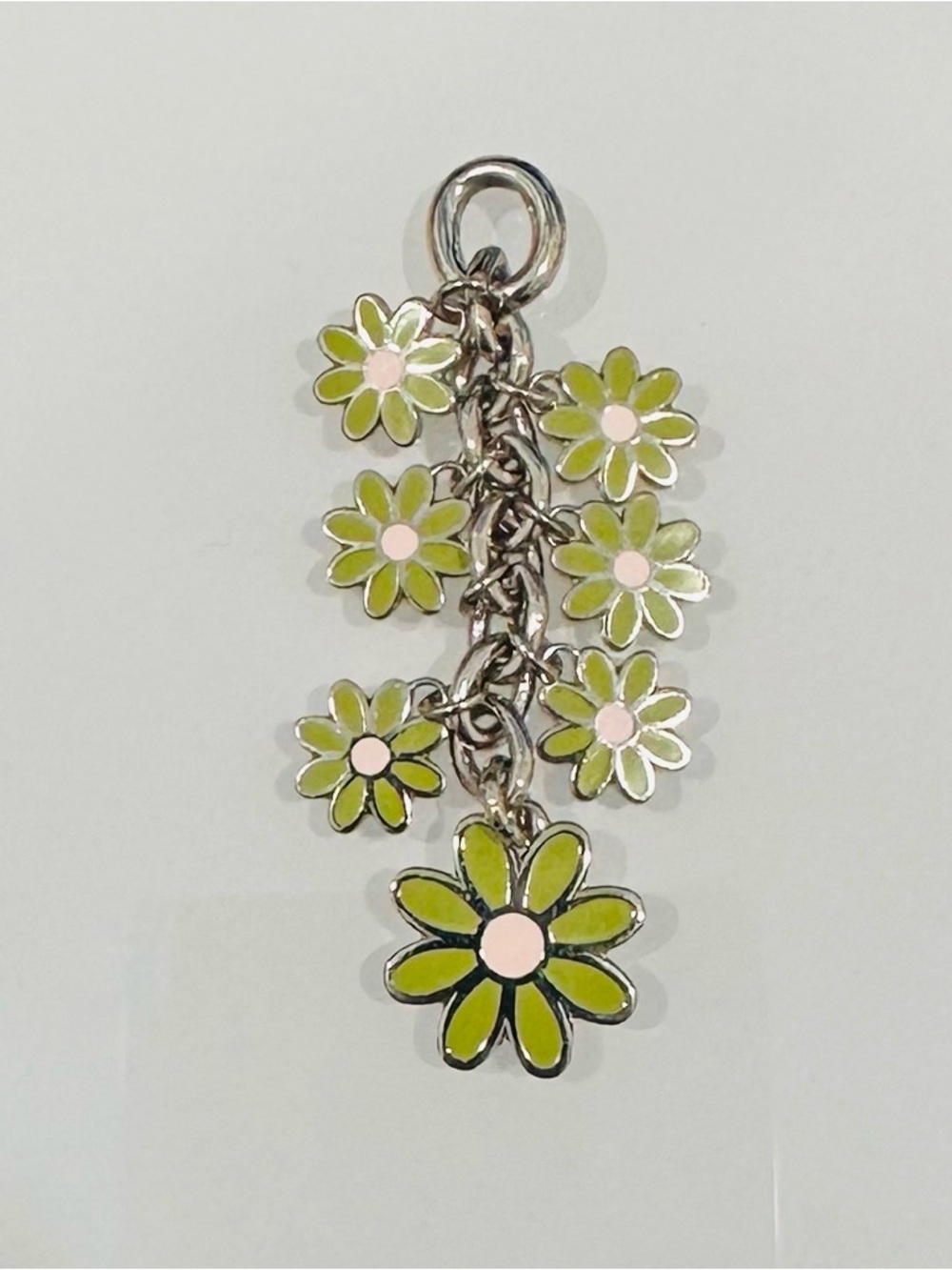💚✨ 🆕 COACH GREEN ENAMEL DAISY FLOWER KEYCHAIN CHARMS VINTAGE RARE